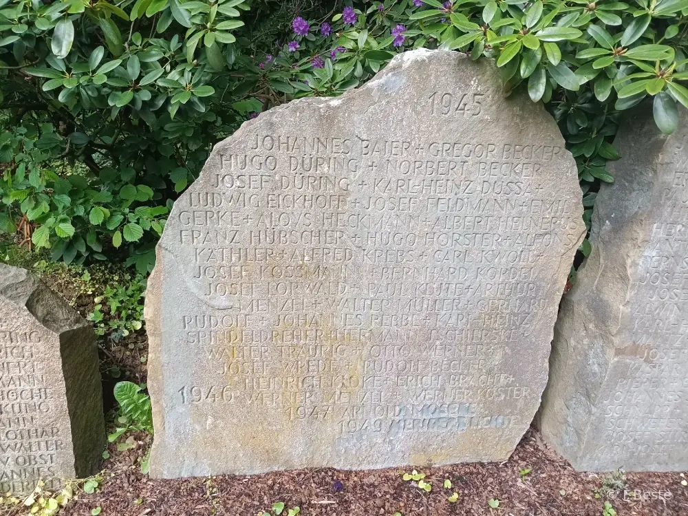 Ehrenmal für den 2. Weltkrieg Tafel 5