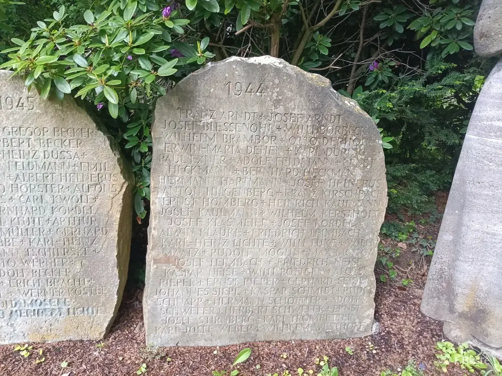 Ehrenmal für den 2. Weltkrieg Tafel 4