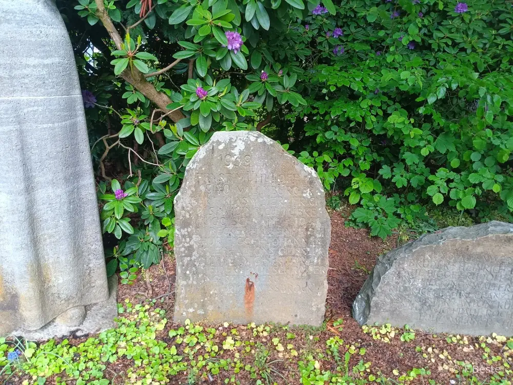 Ehrenmal für den 2. Weltkrieg Tafel 3