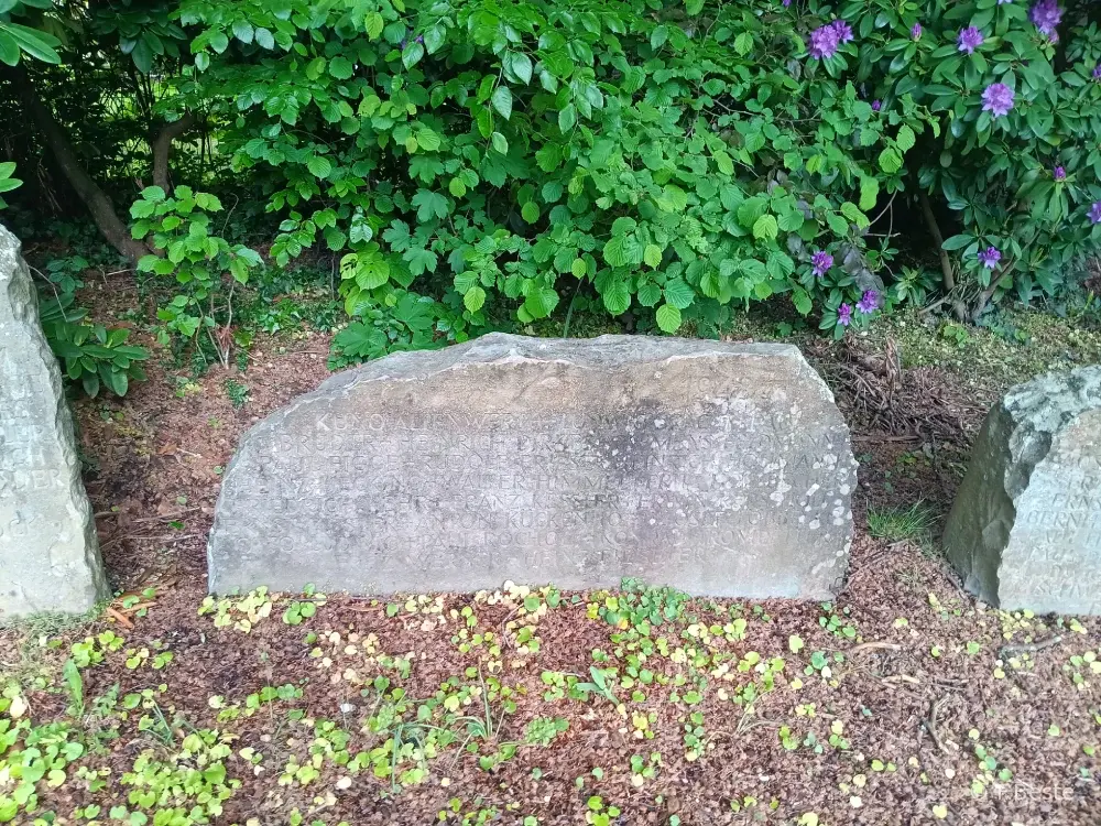Ehrenmal für den 2. Weltkrieg Tafel 2